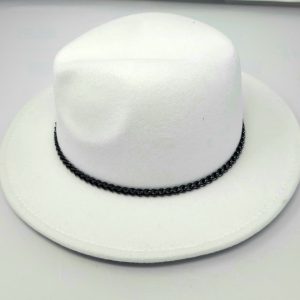 The Grand Fedora, Blanc